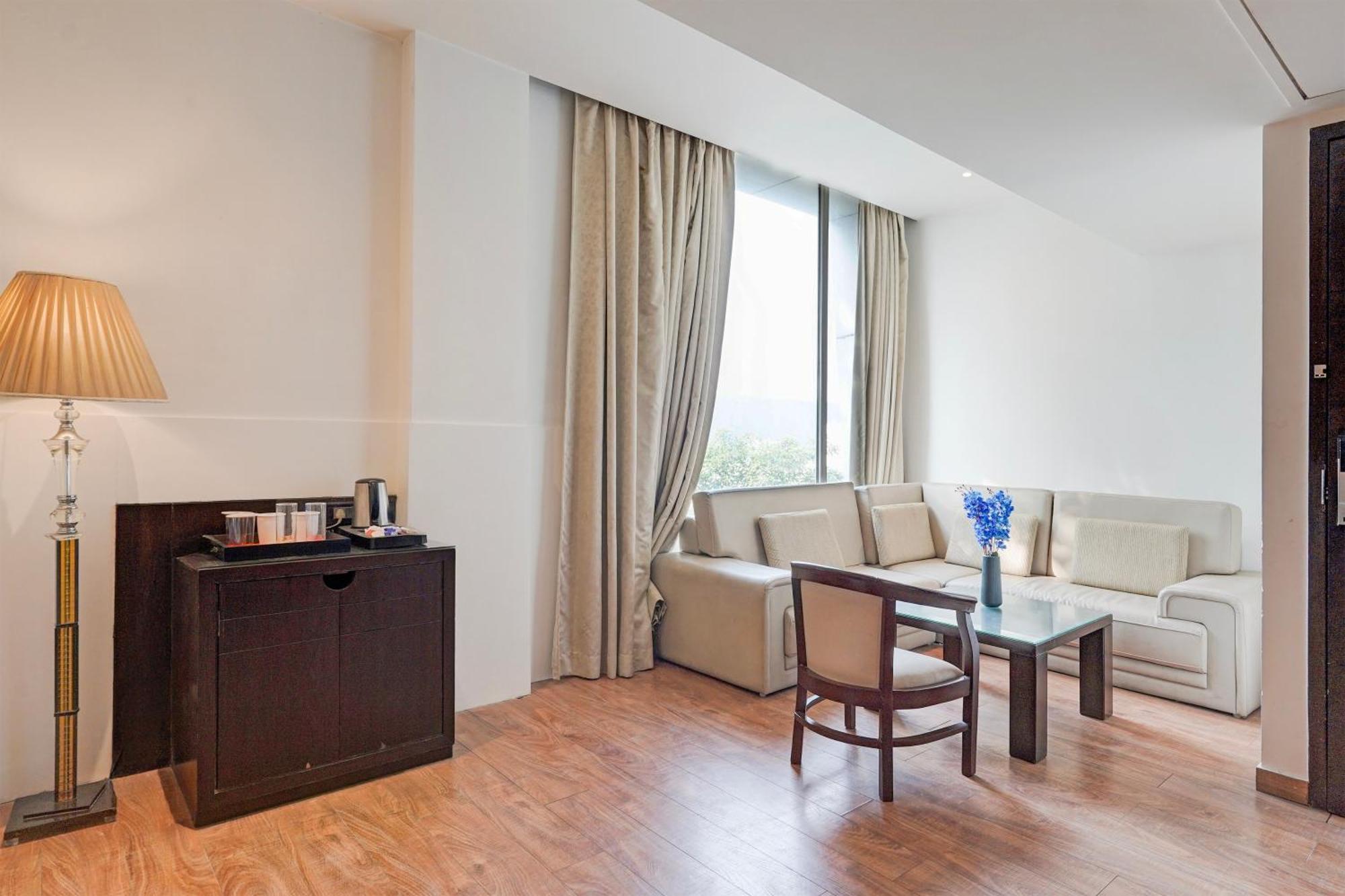 Townhouse Oak Agra Near Sultanganj Puliya Formerly Bb Grand Екстериор снимка